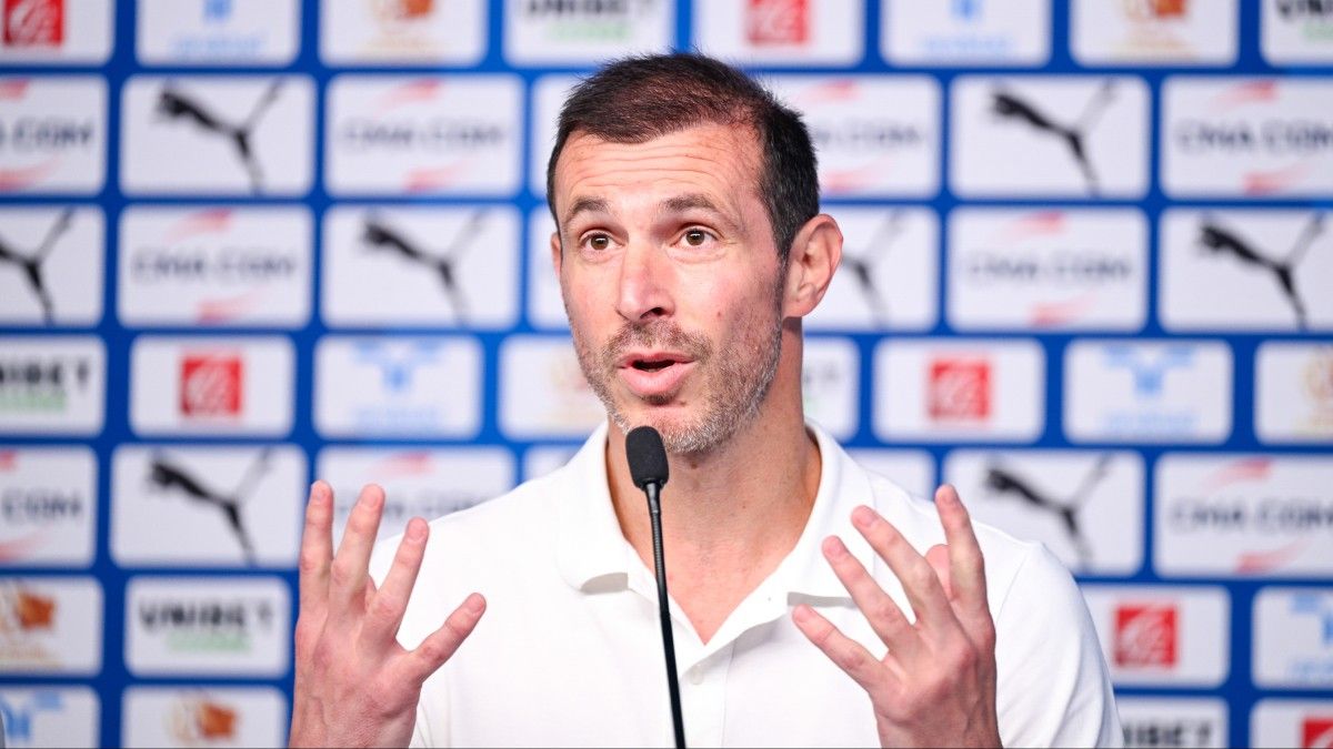 Photo: footmarseillais.com Mercato - OM : Grégory Lorenzi épluche les petites annonces…